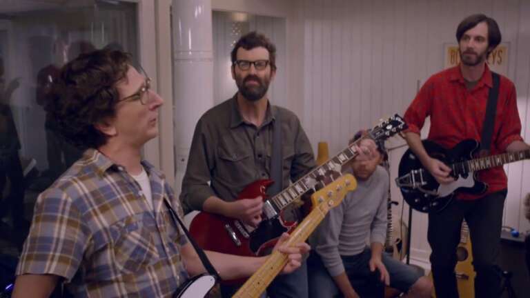 Las escenas: Gus canta Jet en Love 2