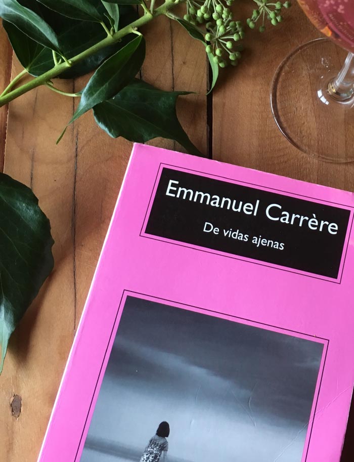 De vidas ajenas es el primer libro de Emmanuelle Carrere que leo 1